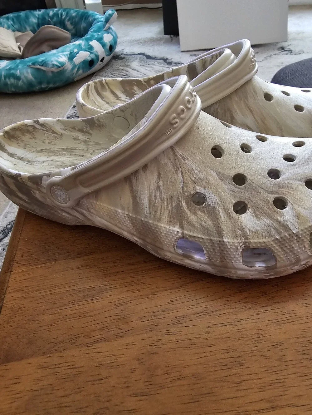 CROCS men's Marbled Ivory and Beige Classic Clog Size 13
